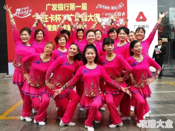 翁公粗大小莹第三十一章听说小莹最近迷上了广场舞还拿了社区比赛一等奖