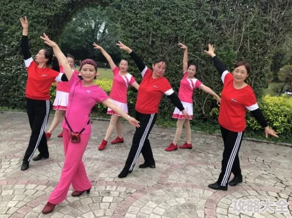 翁公粗大小莹第三十一章听说小莹最近迷上了广场舞还拿了社区比赛一等奖